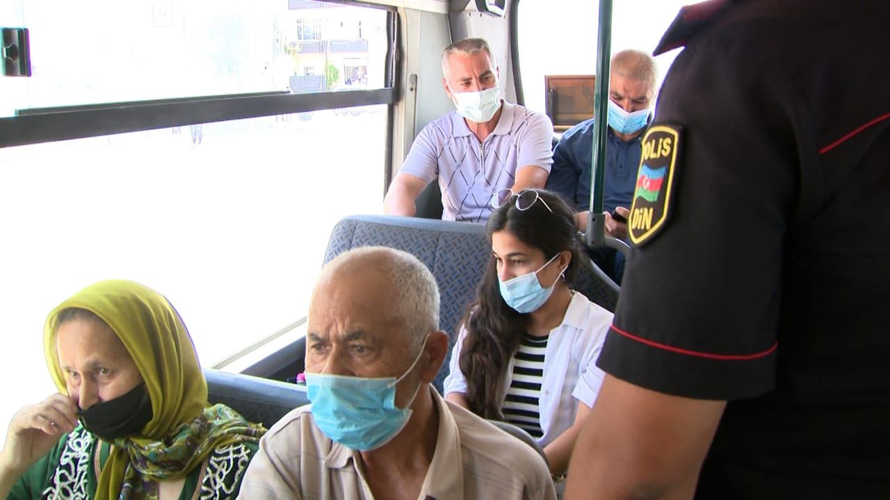 В общественном транспорте Баку начались рейды по проверке использования масок пассажирами