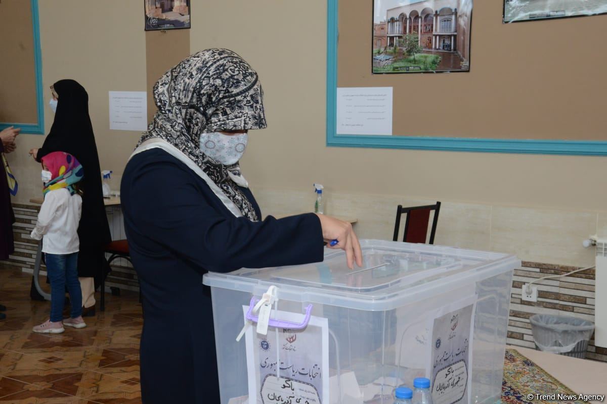 Iranians in Azerbaijan voting at Iran's presidential election (PHOTO)