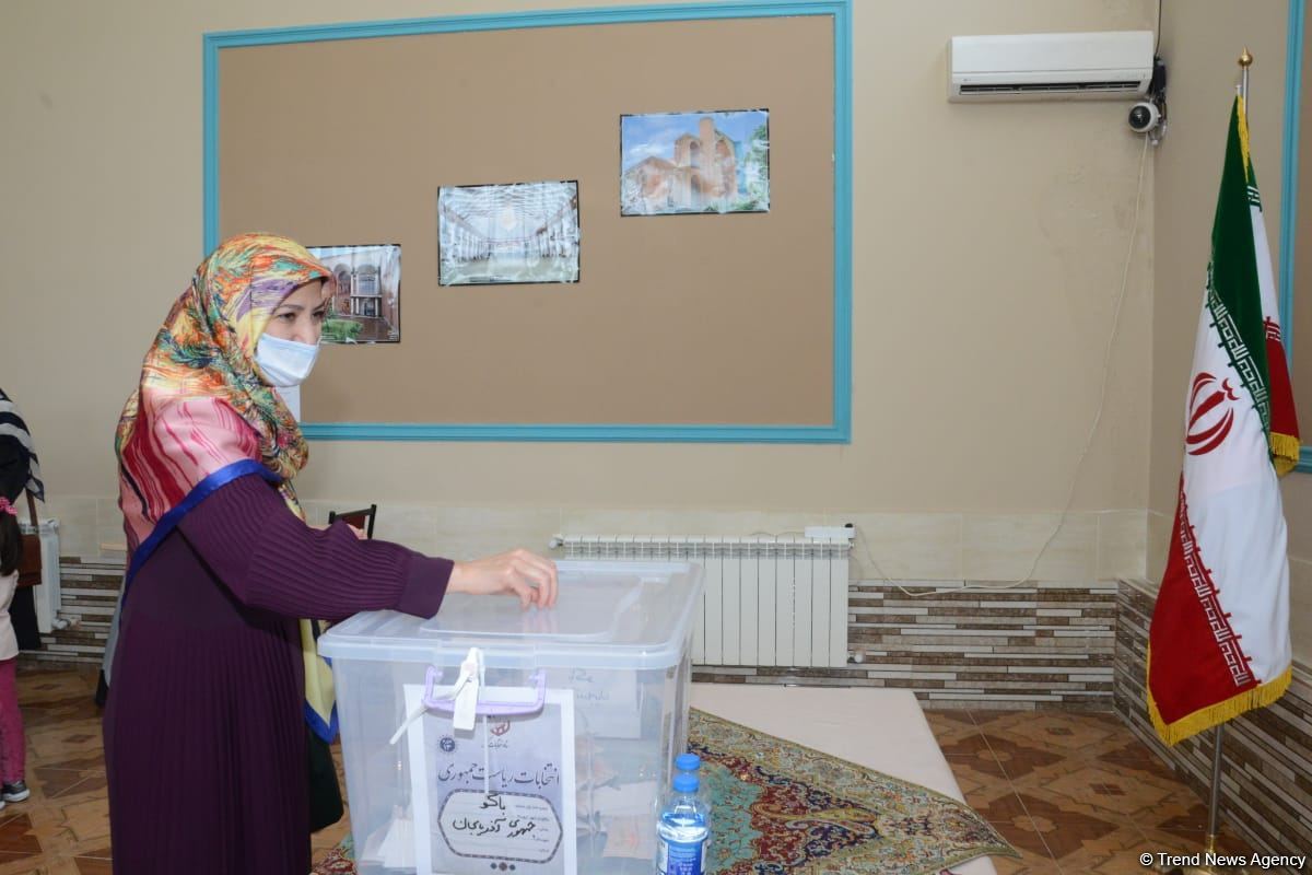 Iranians in Azerbaijan voting at Iran's presidential election (PHOTO)