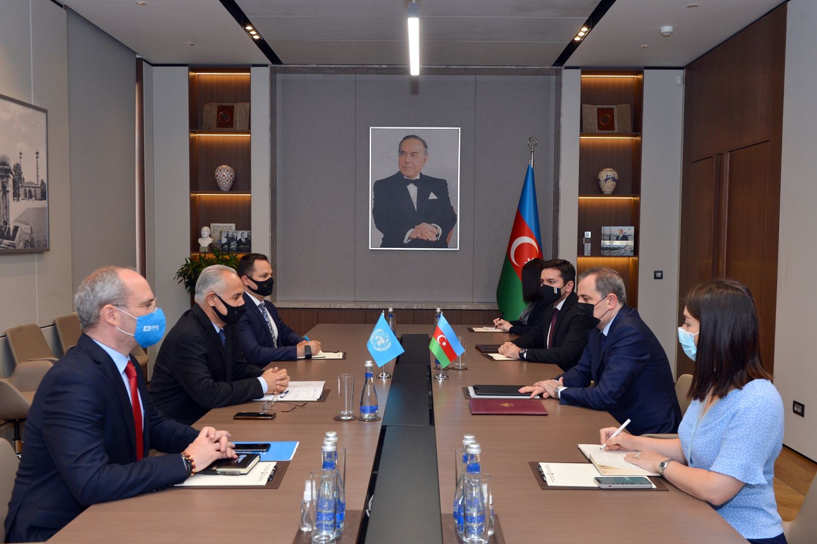 Глава МИД Азербайджана принял резидента-координатора ООН (ФОТО)