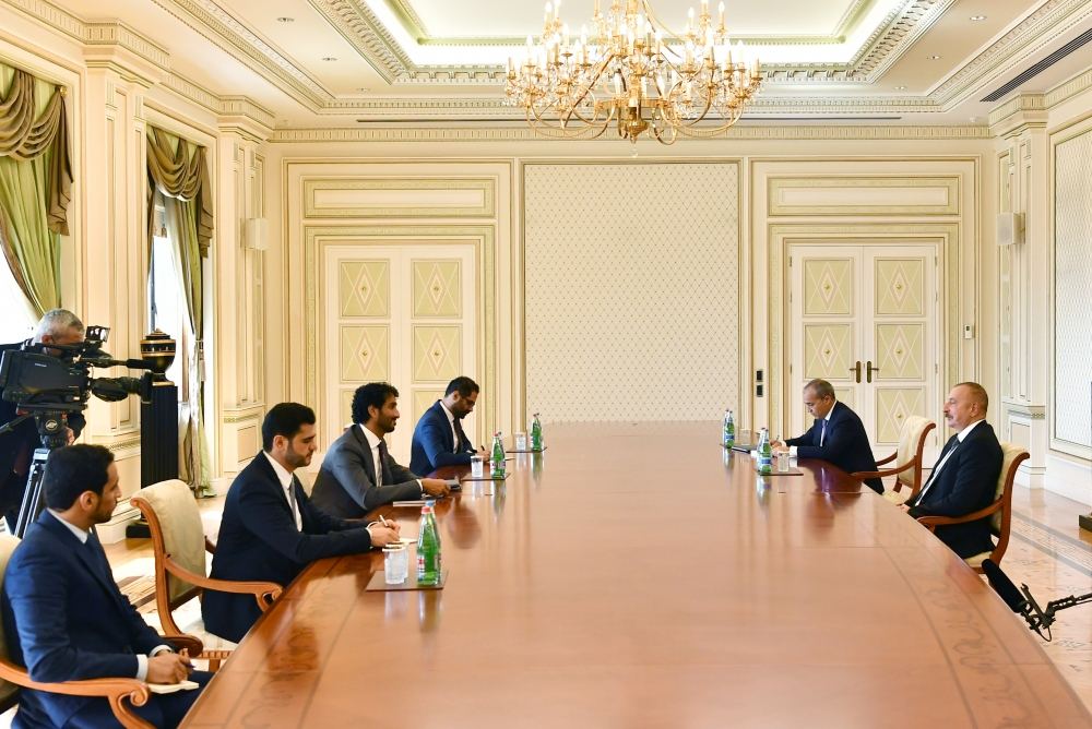 Президент Ильхам Алиев принял министра экономики ОАЭ (ВИДЕО)