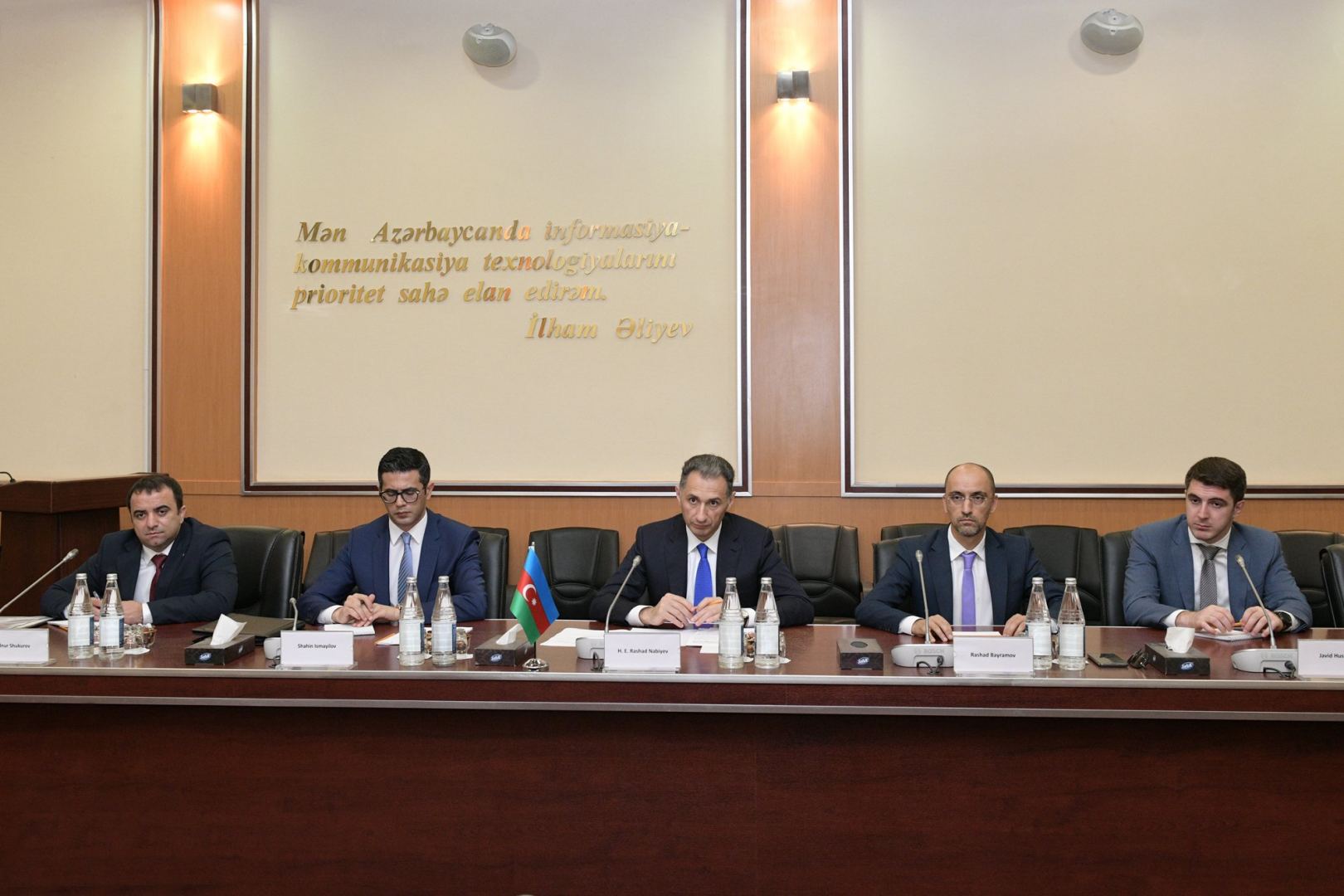 Azerbaijan, UAE discuss co-op in field of high technologies (PHOTO)