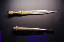 Известный оружейник из Канады подарил азербайджанскому музею уникальные кинжалы ручной работы (ВИДЕО, ФОТО)