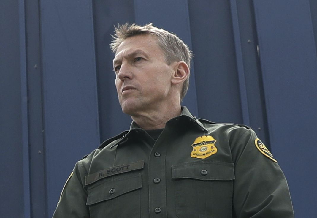 Trump-appointed U.S. border patrol chief to step down