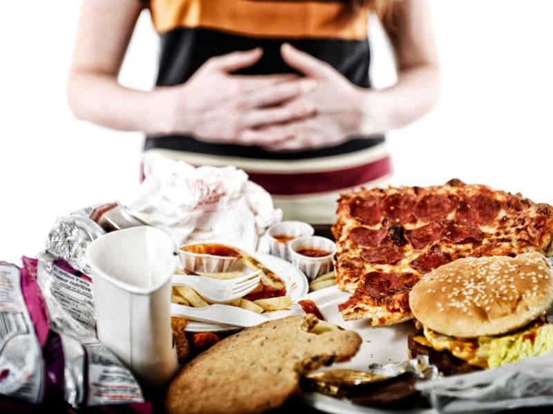 Mədə-bağırsaq xəstəliklərinin əsas səbəblərindən biri fast-food qidalarıdır - Həkim