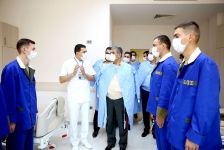 Министр обороны Азербайджана встретился с военнослужащими, проходящими лечение в военном госпитале (ВИДЕО)