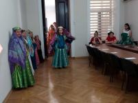 В Баку прошло дефиле национальной одежды (ФОТО)