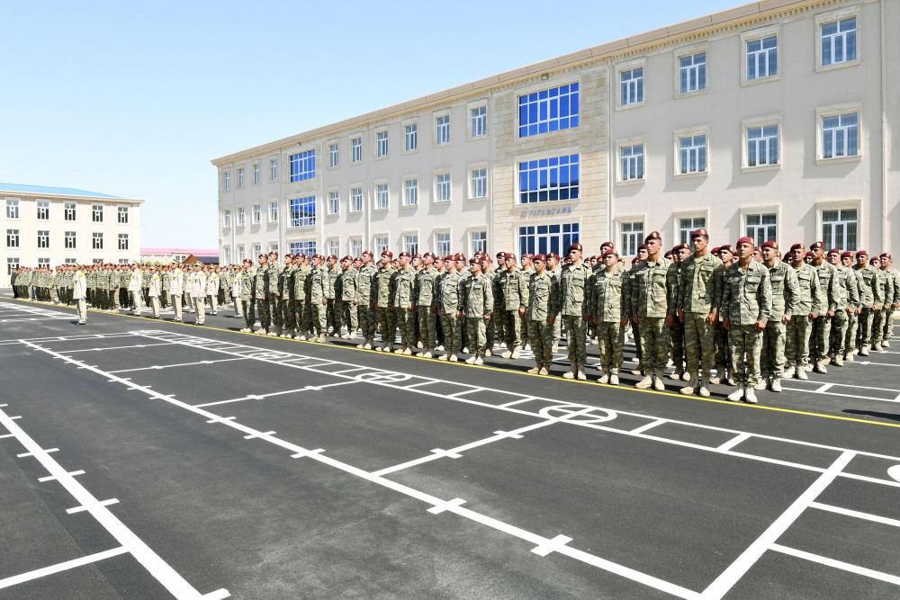 В эксплуатацию введен жилой и служебный комплекс для частей Отдельной общевойсковой армии Нахчывана (ФОТО)