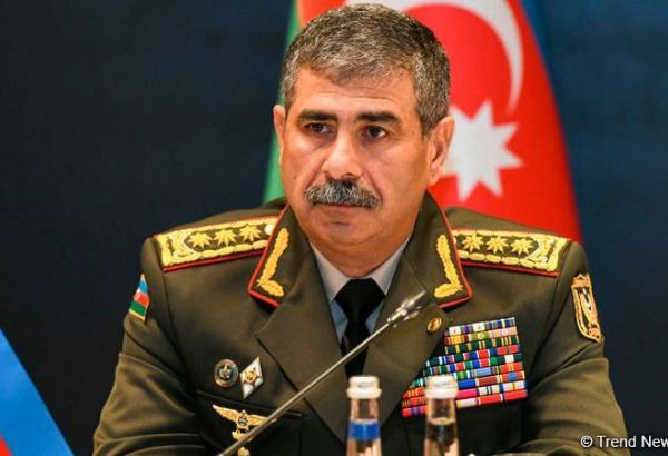 Azerbaijani Defense Minister meets new commander of Russian peacekeepers