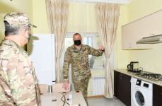 Президент Ильхам Алиев ознакомился с условиями, созданными в новом военном городке Военно-воздушных сил Министерства обороны и служебных квартирах для семей военнослужащих (ФОТО/ВИДЕО)
