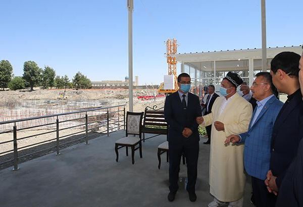 Cumhurbaşkanı Yardımcısı Oktay, Semerkant şehrini ziyaret etti