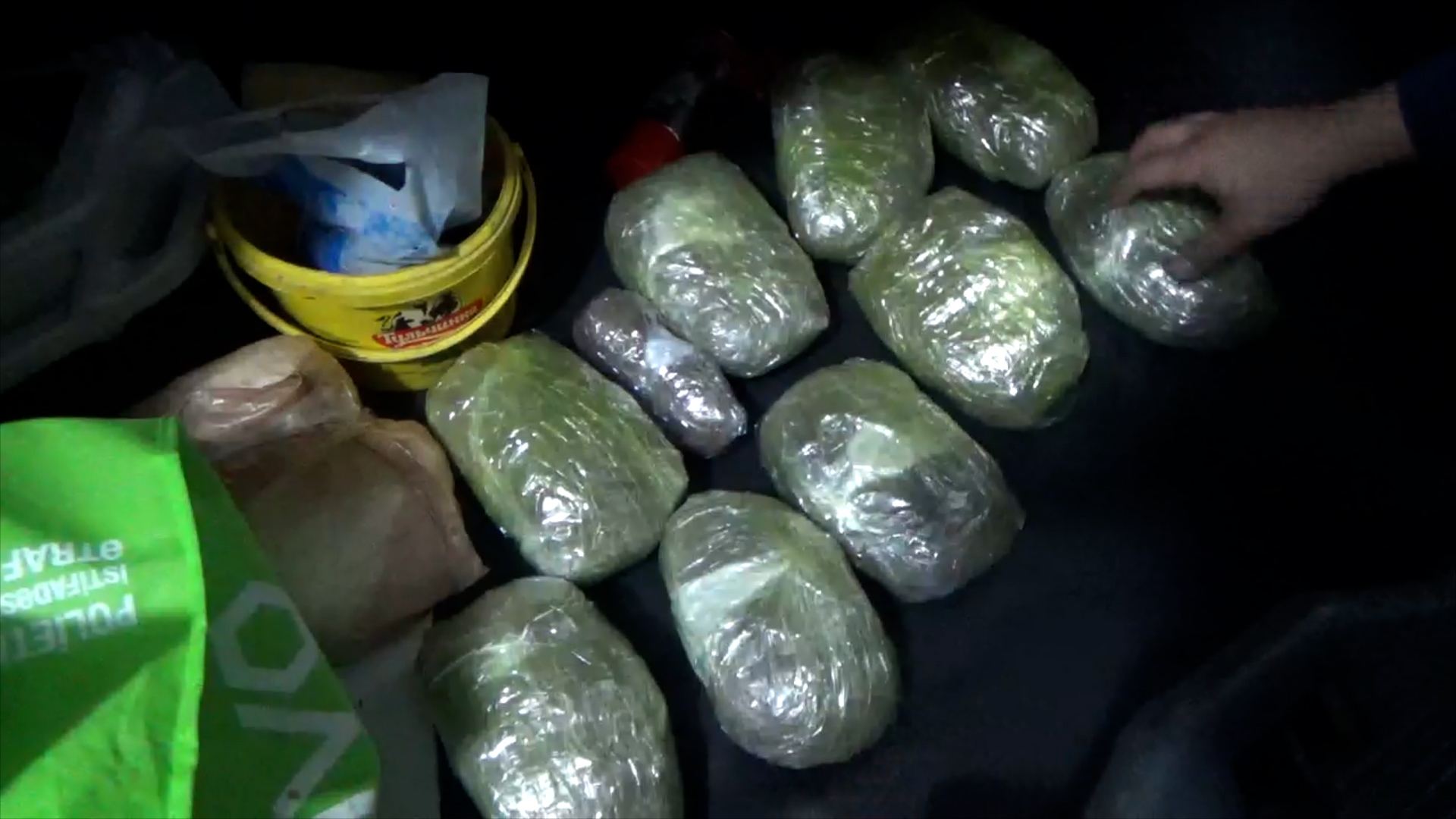 Satışdan 72 kiloqramdan artıq narkotik çıxarılıb, 11 nəfər saxlanılıb (FOTO/VİDEO) - Gallery Image