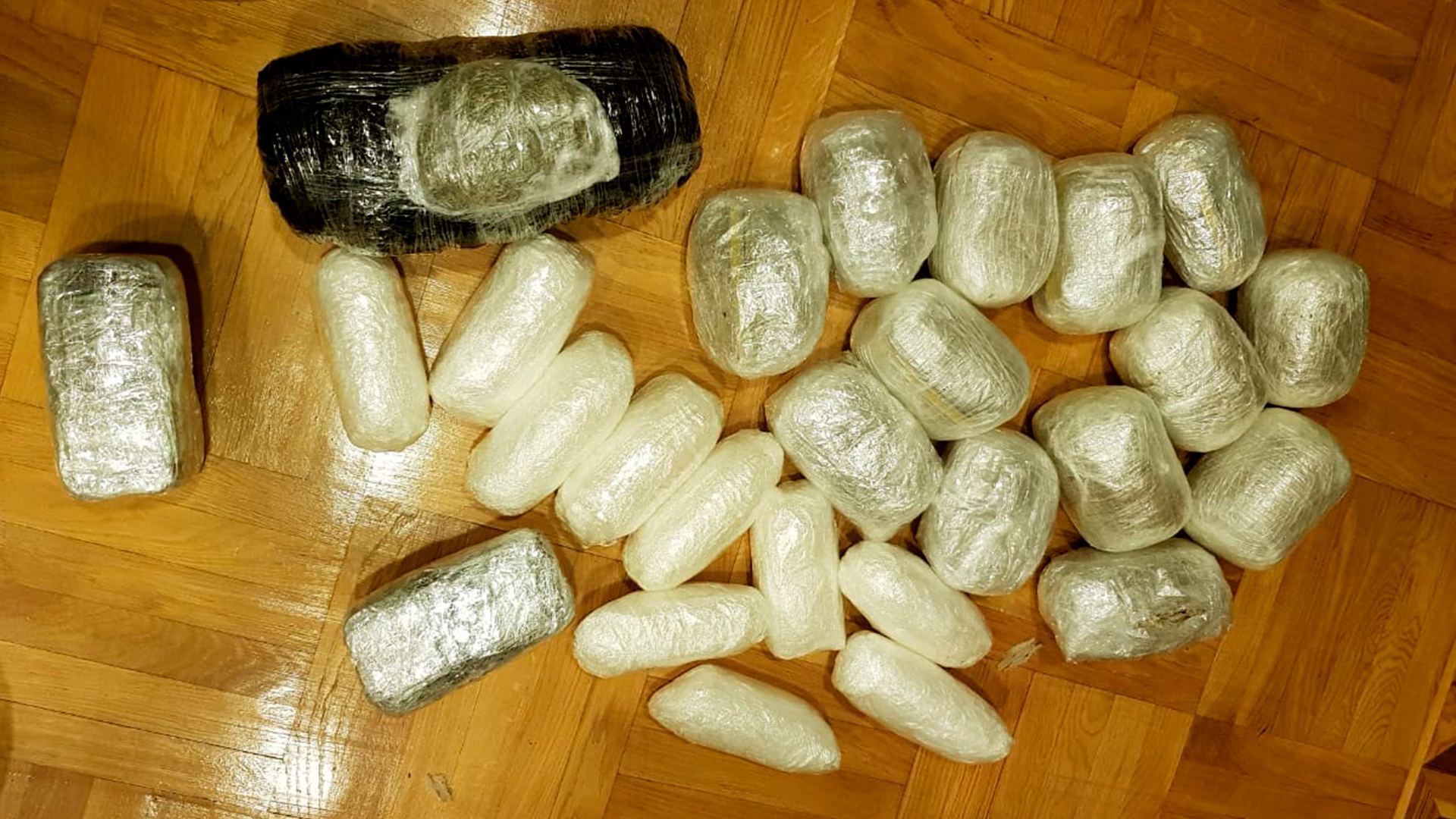 Satışdan 72 kiloqramdan artıq narkotik çıxarılıb, 11 nəfər saxlanılıb (FOTO/VİDEO) - Gallery Image