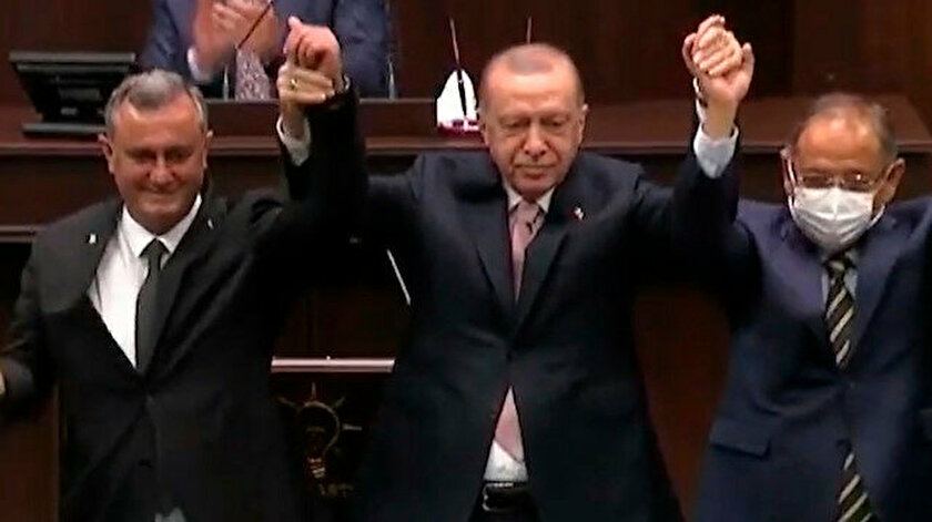 CHP'den istifa eden belediye başkanı AK Parti'ye katıldı: Rozeti Erdoğan taktı