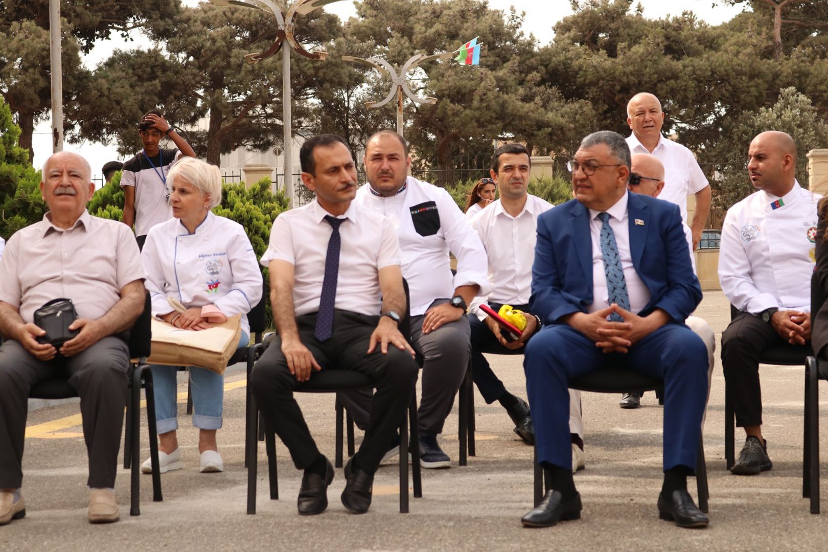Deputat məzunlarla görüşüb (FOTO)