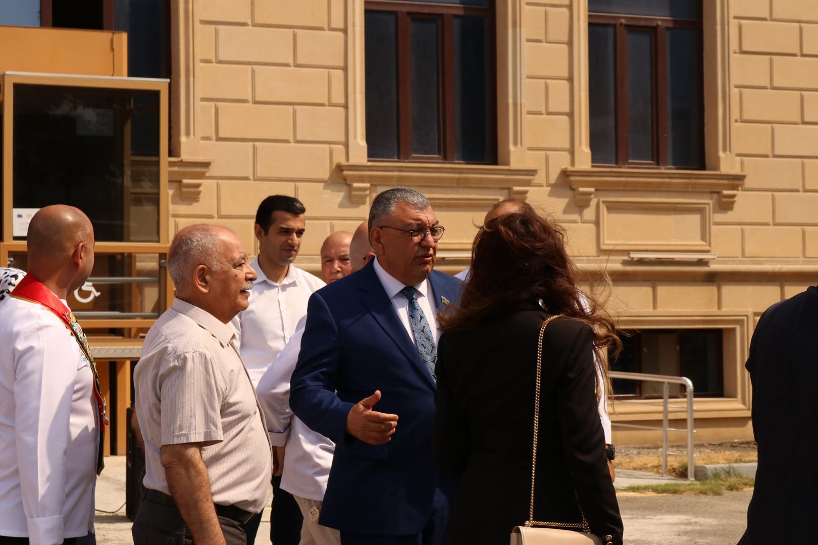 Deputat məzunlarla görüşüb (FOTO)