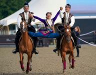 Azərbaycanlı jokeylər Britaniyada atçılıq şousunda tamaşaçıları heyran edib (FOTO)