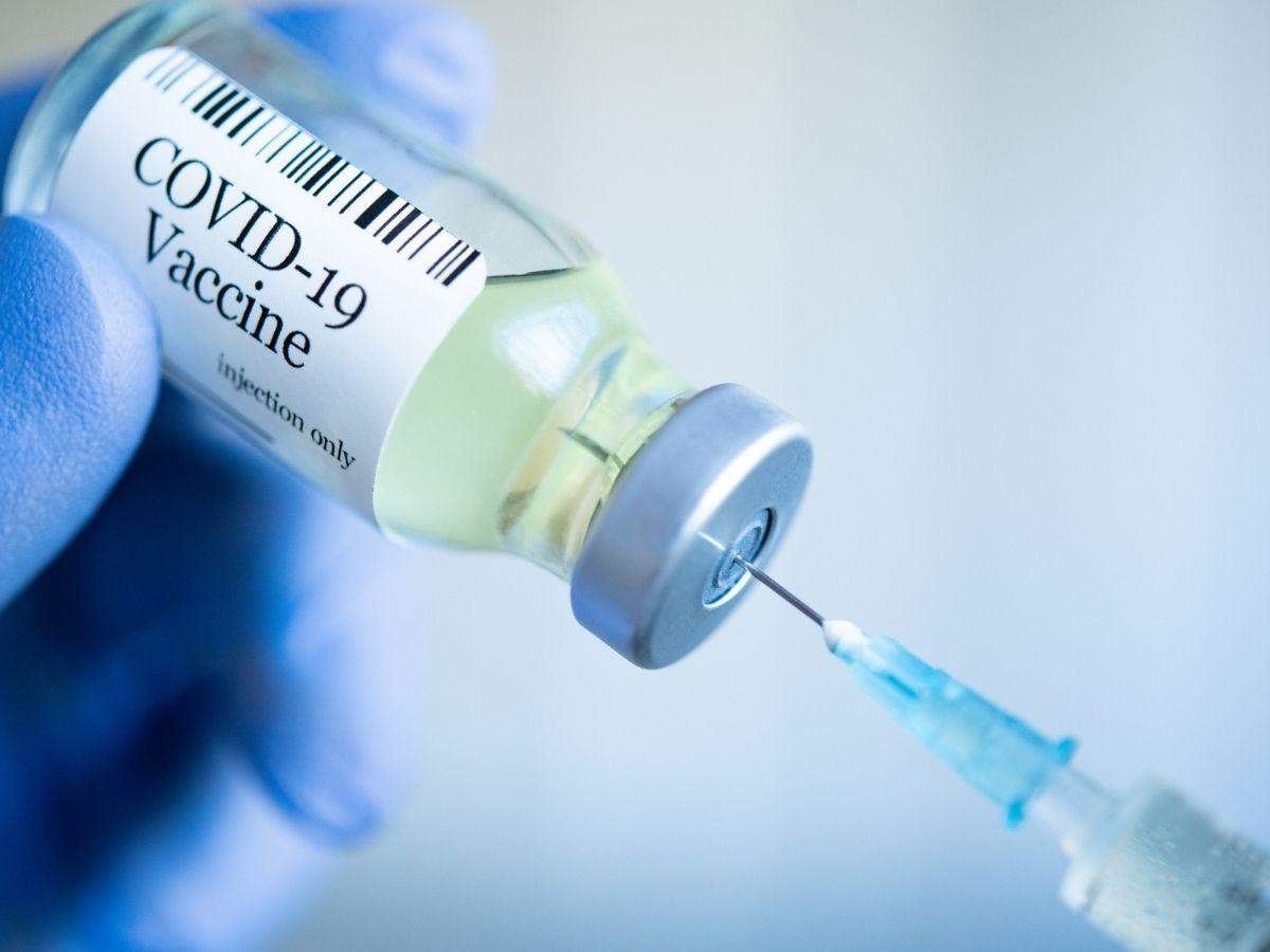 Исследование показало безопасность комбинации вакцин AstraZeneca и "Спутник Лайт"