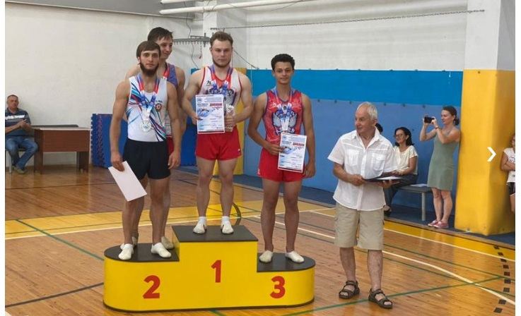 Азербайджанские гимнасты заняли призовые места на турнире по прыжкам на акробатической дорожке в России (ФОТО)