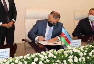 Azerbaijan, Russia sign updated agreement on healthcare co-op (PHOTO)