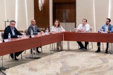 Председатель Правления Фонда возрождения Карабаха встретился с членами сети “Foreign MBA Club” (ФОТО)