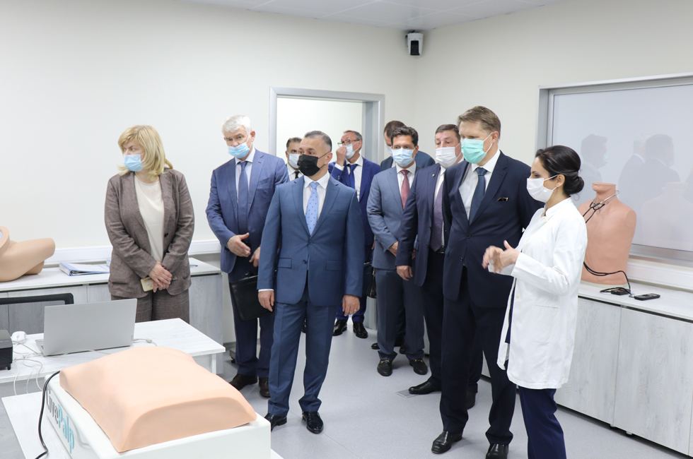 Министр здравоохранения России  ознакомился с условиями, созданными в Учебно-симуляционном центре Бакинского филиала Сеченовского университета (ФОТО)