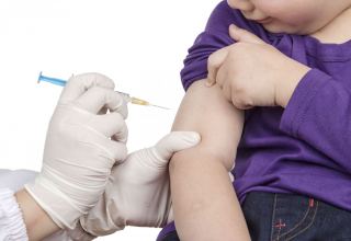 В Иране началась вакцинация от COVID-19 детей от 9 лет