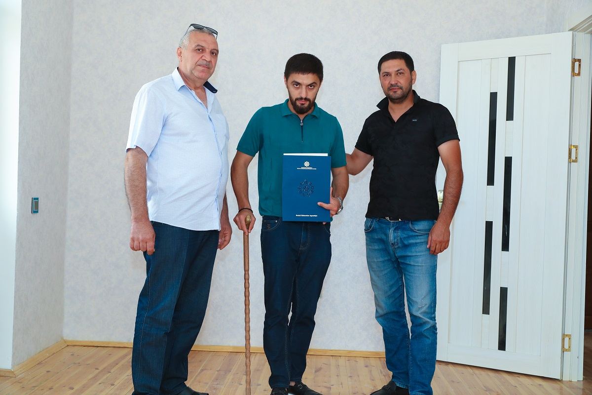 Группе семей шехидов и инвалидов войны предоставлены квартиры в бакинском поселке (ФОТО)