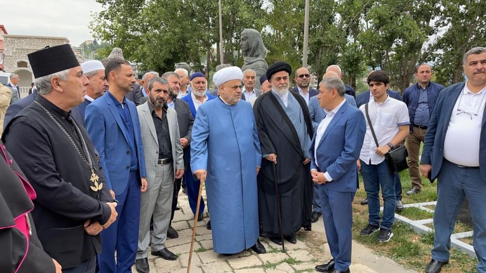 Главы религиозных конфессий Азербайджана посетили мечети Саатлы и Ашагы Говхар ага в Шуше (ФОТО)