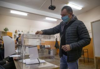 В Болгарии началось голосование на выборах президента и досрочных выборах в парламент
