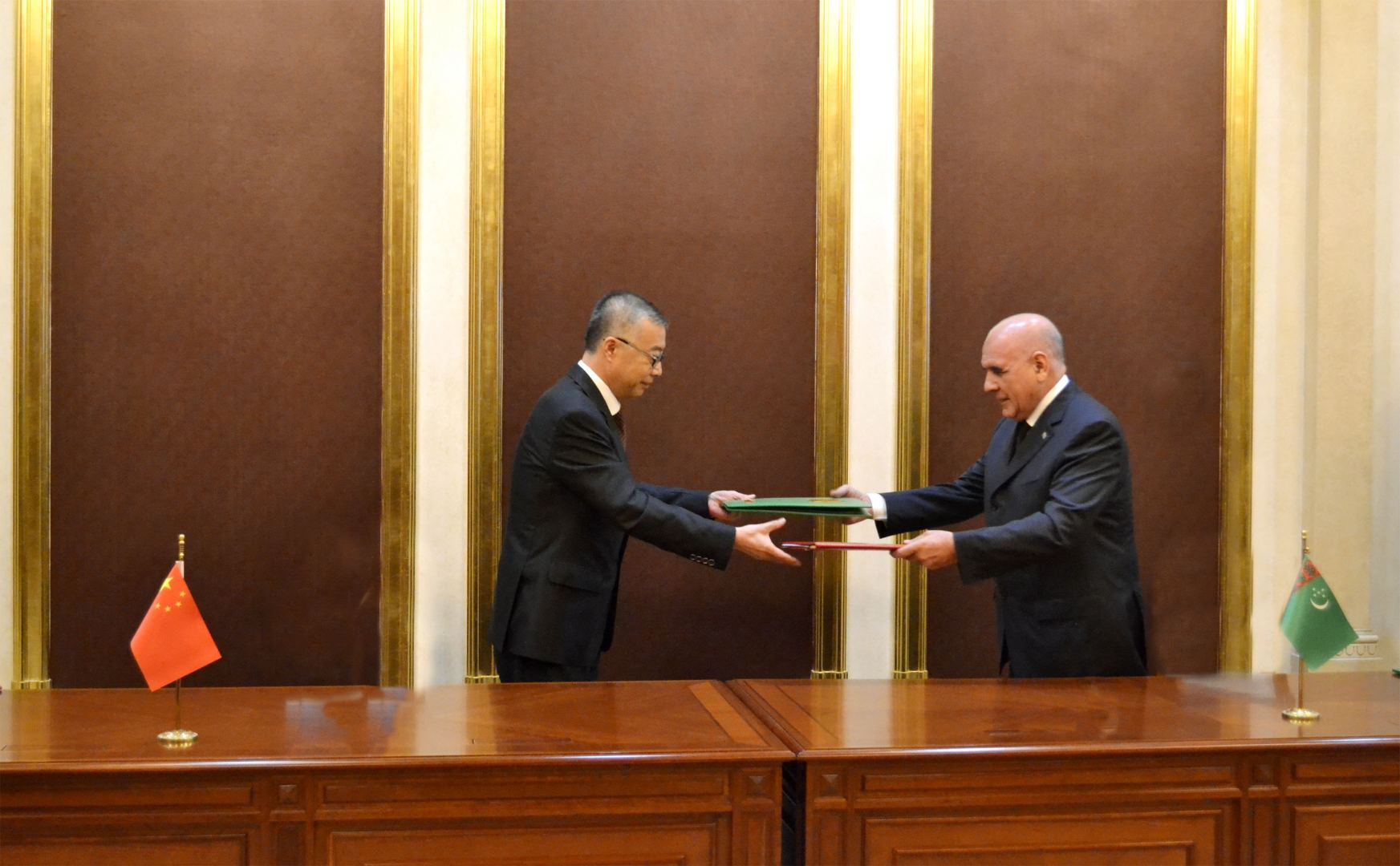 Министр иностранных дел Китая посетил с официальным визитом Туркменистан (ФОТО)