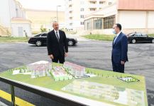 Президент Ильхам Алиев принял участие в церемонии вручения квартир и автомобилей семьям шехидов и ветеранам войны в поселке Ходжасан (ФОТО/ВИДЕО)