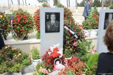 В Баку чтят память генерал-майора Полада Гашимова и полковника Ильгара Мирзоева (ФОТО)