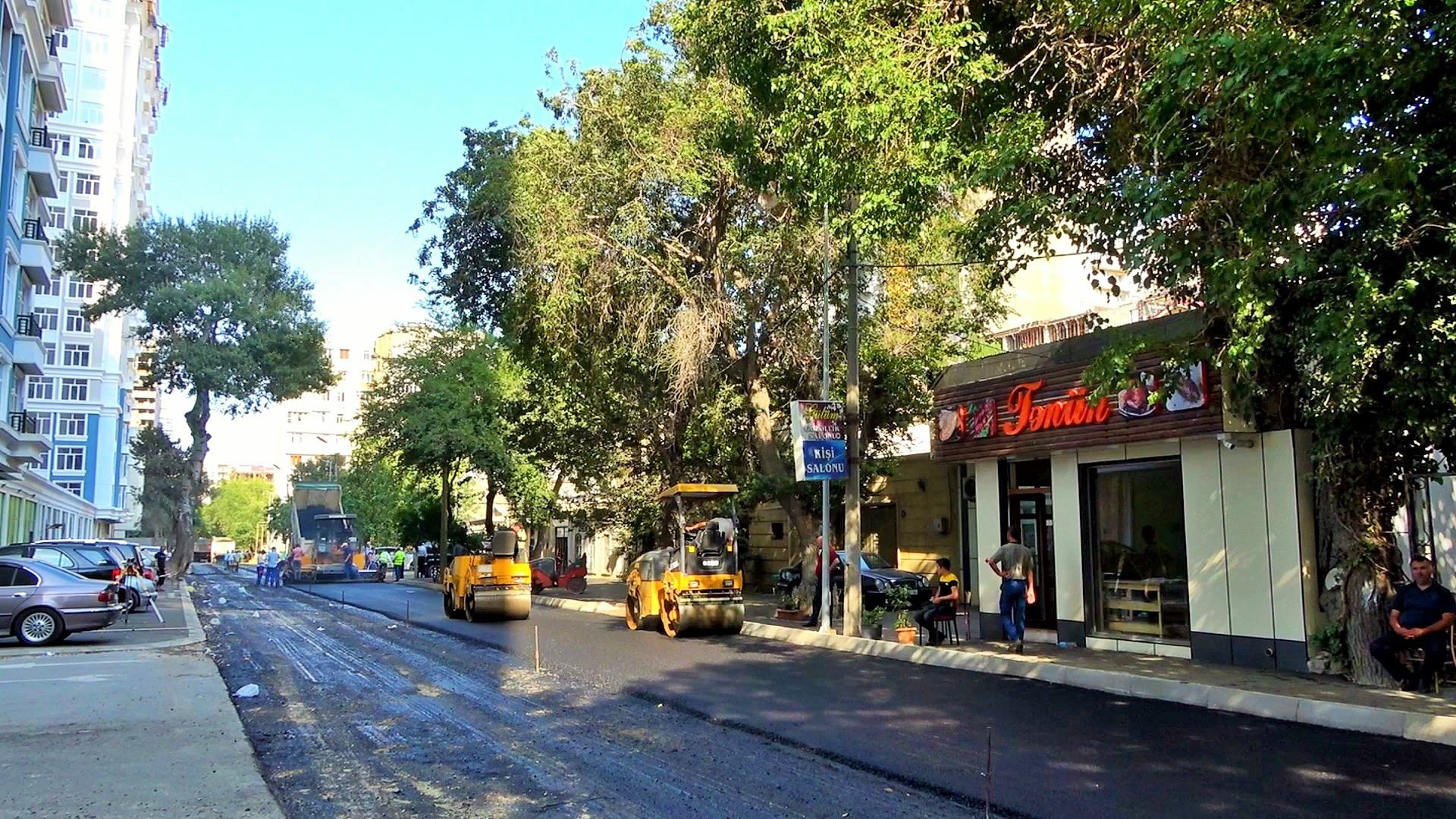 В Насиминском районе Баку продолжается ремонт улиц (ФОТО)
