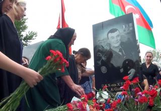Тысячи людей пришли почтить память шехида Худаяра Юсифзаде в день его рождения - Тrend TV
