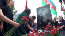 Тысячи людей пришли почтить память шехида Худаяра Юсифзаде в день его рождения - Тrend TV