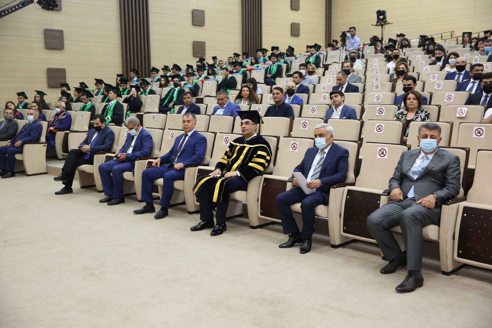 В Бакинской высшей школе нефти прошел «День выпускника» (ФОТО)