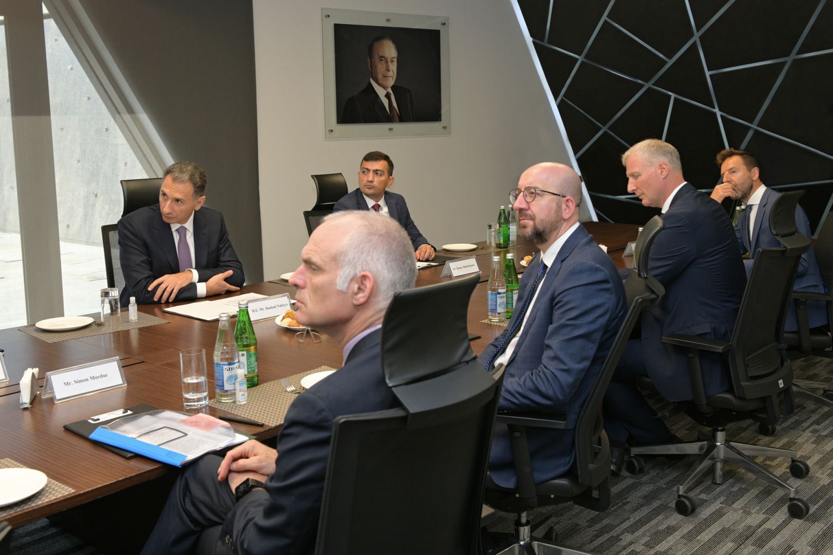 Председатель Европейского совета Шарль Мишель побывал в Главном наземном центре управления спутниками "Азеркосмос" (ФОТО)