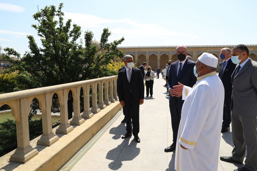 Председатель Европейского совета посетил Шамахинскую Джума мечеть (ФОТО)