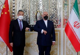 Главы МИД Ирана и Китая обсудили двусторонние вопросы