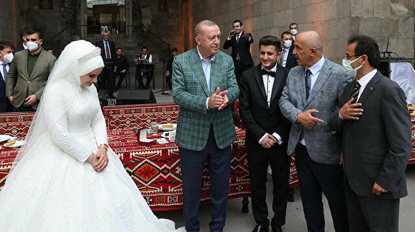 Cumhurbaşkanı Erdoğan dünyaevine giren geç çifti kabul etti