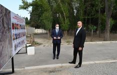 Президент Ильхам Алиев ознакомился в Гяндже с последствиями ракетных атак Армении (ФОТО)