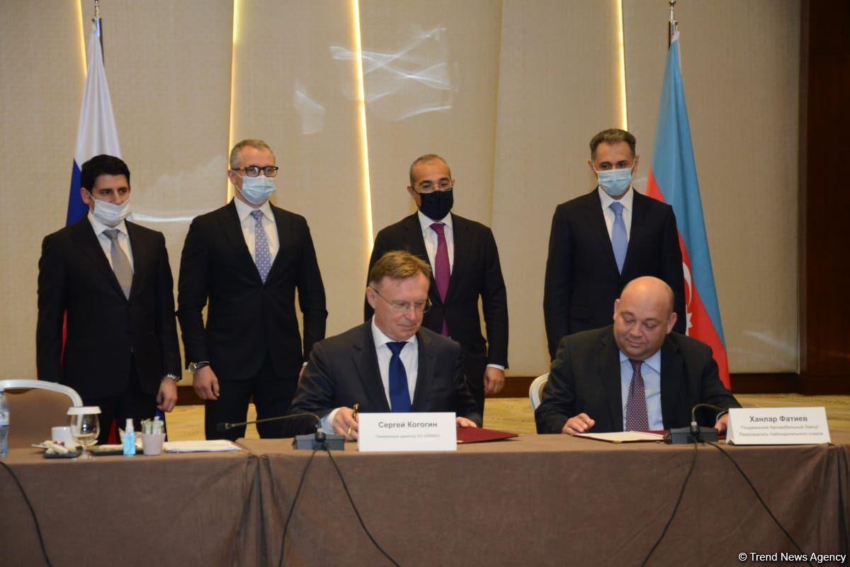 Rusiyanın "KamAZ" şirkəti ilə Gəncə Avtomobil Zavodu arasında memorandum imzalanıb (FOTO)