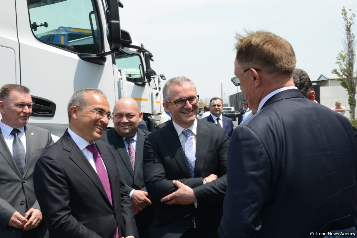 Rusiyanın "KamAZ" şirkəti ilə Gəncə Avtomobil Zavodu arasında memorandum imzalanıb (FOTO)