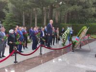 Turkey's ruling party delegation visits Alley of Honor, Alley of Martyrs in Baku (PHOTO)