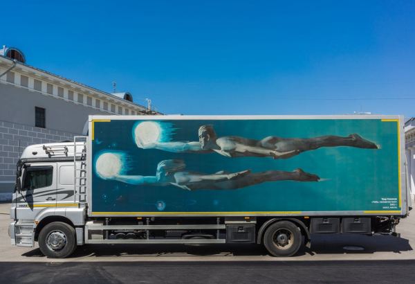 По России путешествует девятиметровый арт-трак с репродукцией картины Таира Салахова (ФОТО)