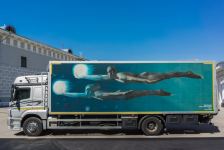 По России путешествует девятиметровый арт-трак с репродукцией картины Таира Салахова (ФОТО)