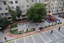 В Баку благоустроен и передан в пользование жителей очередной двор (ФОТО)