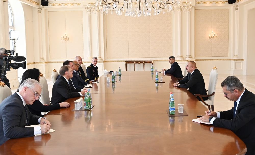 Президент Ильхам Алиев принял делегацию во главе с губернатором штата Оклахома (ФОТО)