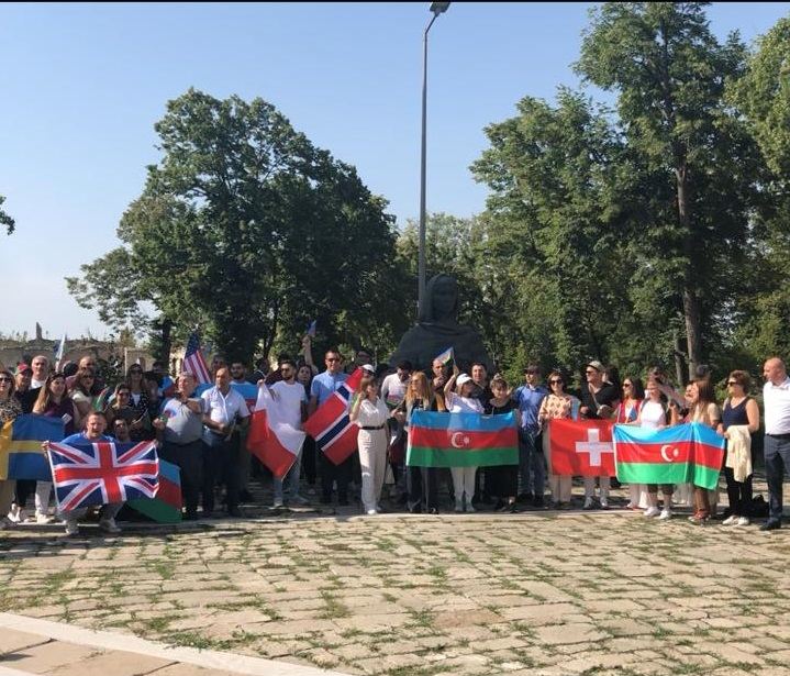 Продолжается визит представителей азербайджанской диаспоры в город Шуша (ФОТО)